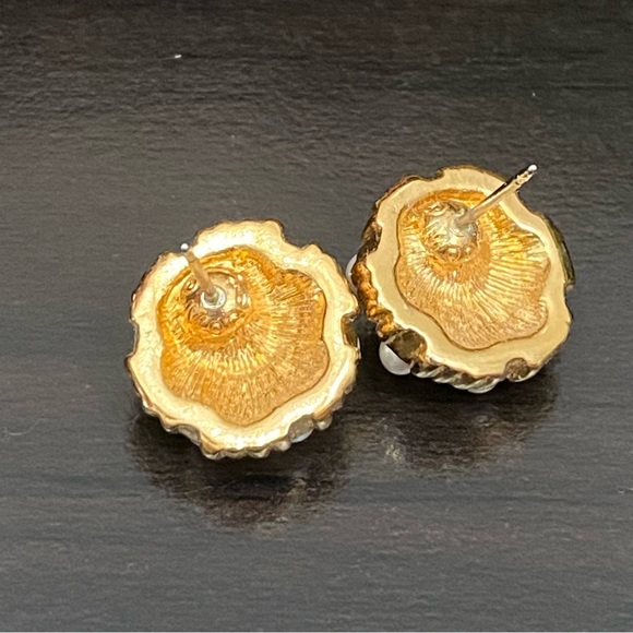 Vintage MONET Signed Faux Pearl Gold-tone Post Earrings - Picture 11 of 13